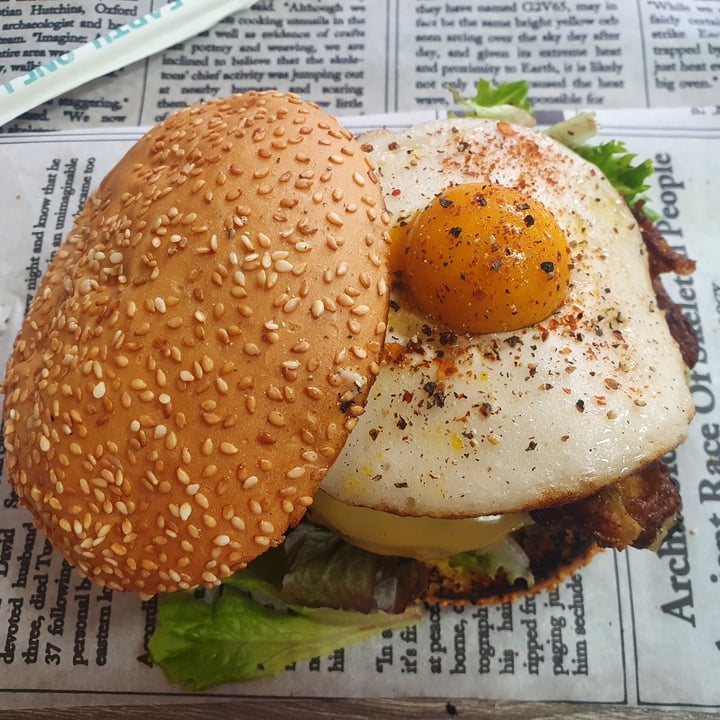 review photo of Vegan Streetfood Deli - Obs Bacon, Egg & Cheez Burger shared by @siobhanduke on 10 May 2022 - review