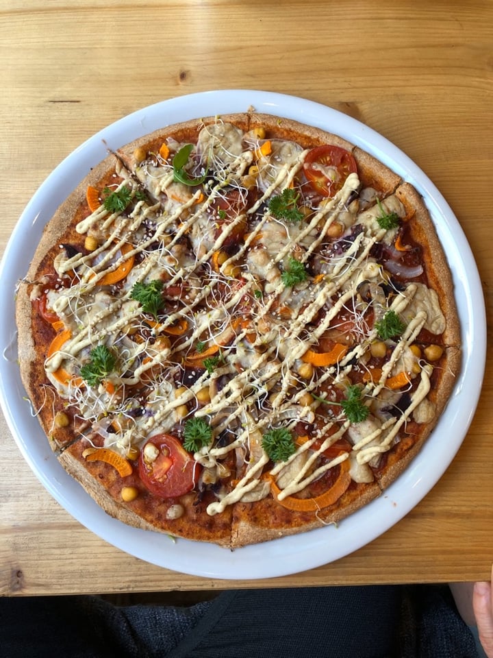 review photo of NOAH Pizza Hummus with whole-grain dough shared by @vwissen on 02 Mar 2020 - review