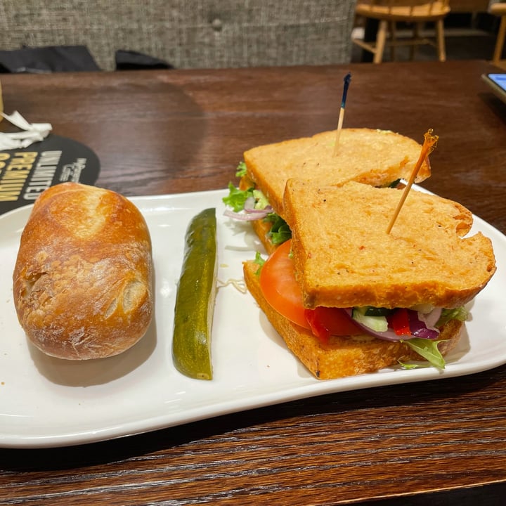 review photo of Panera Bread Mediterranean Veggie Sandwich shared by @madisonemmelia on 18 Dec 2021 - review