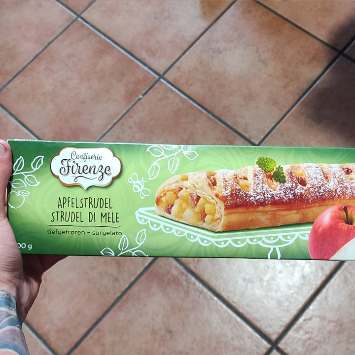 photo of Confiserie firenze Apple Strudel shared by @alessioadam on  24 Apr 2022 - review