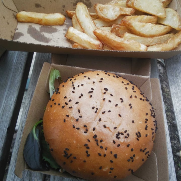 photo of Euro Kitchen Beyond Meat Cheeseburger shared by @veganadam on  24 May 2020 - review