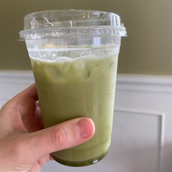 photo of Sleepy Jeans Tea Company Pineapple Upside Down Matcha Latte shared by @brittanymiller on  18 May 2022 - review