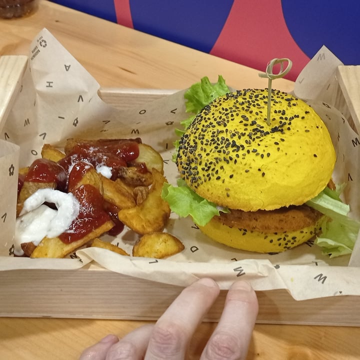 photo of Flower Burger Funky Cecio shared by @spanish-girl-inmilan on  02 Apr 2022 - review