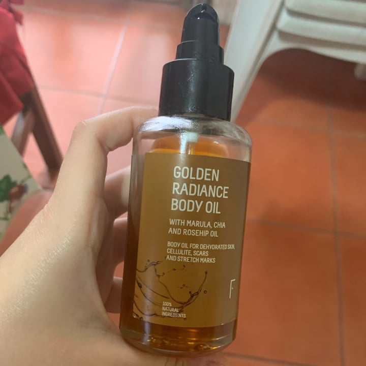 photo of Freshly Cosmetics Golden Radiance Body Oil shared by @carla99 on  05 May 2022 - review