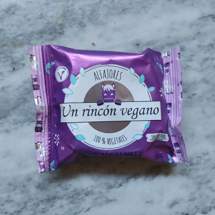 photo of Un Rincón Vegano Alfajor Black Vainilla shared by @lufield on  12 May 2021 - review