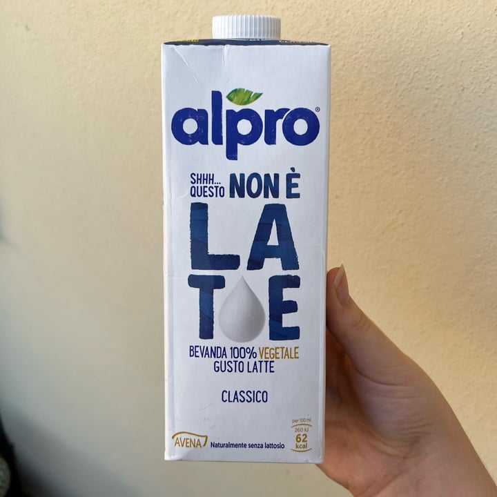 photo of Alpro Shhh...Questo Non è Latte (CLASSICO) shared by @falenagrigia on  28 Aug 2022 - review