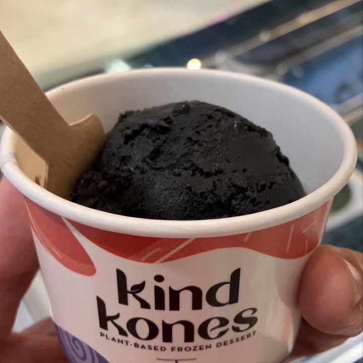 review photo of Kind Kones Charcoal Vanilla Ice Cream shared by @fulfilling on 31 Oct 2022 - review