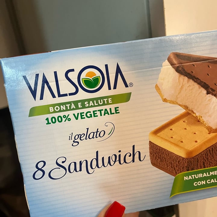 photo of Valsoia 8 sandwich il gelato shared by @crissimbon on  24 Jun 2022 - review