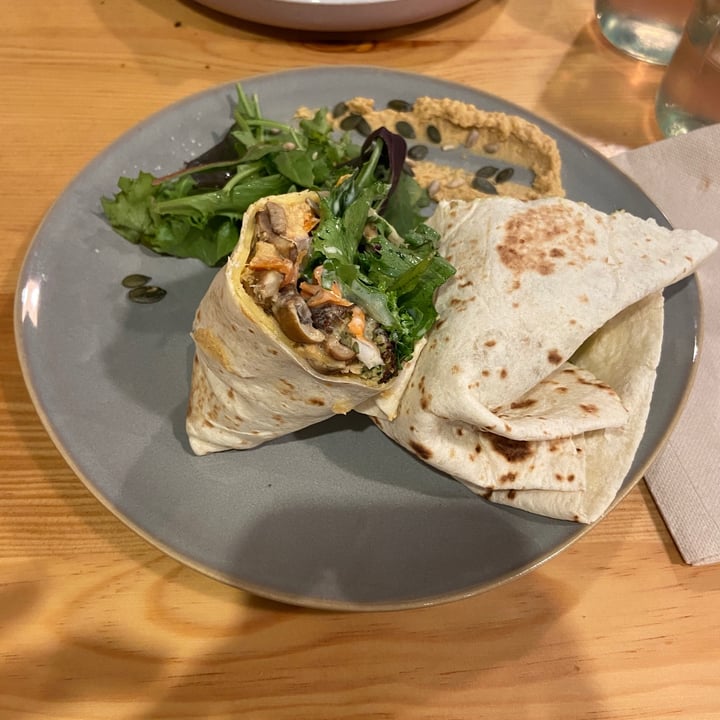 photo of Kind Kitchen Wrap Falafel E Hummus shared by @vegainz12 on  17 Jun 2021 - review