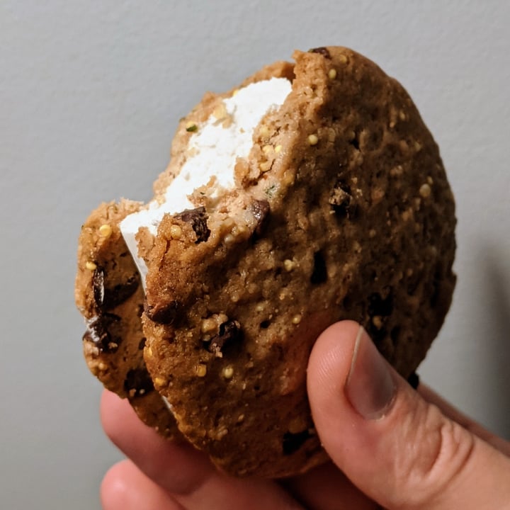 photo of Coconut Bliss Madagascan Vanilla Bean Cookie Sandwich shared by @mikejwill on  09 Jun 2021 - review