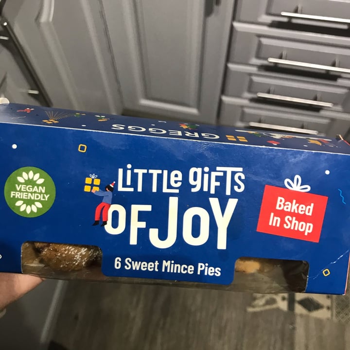 photo of Greggs Vegan Sweet Mince Pie shared by @mollyjane on  20 Dec 2021 - review