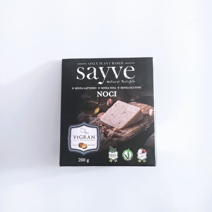 photo of Sayve Formaggio duro vegetale alle noci shared by @giusvisions on  14 Apr 2022 - review