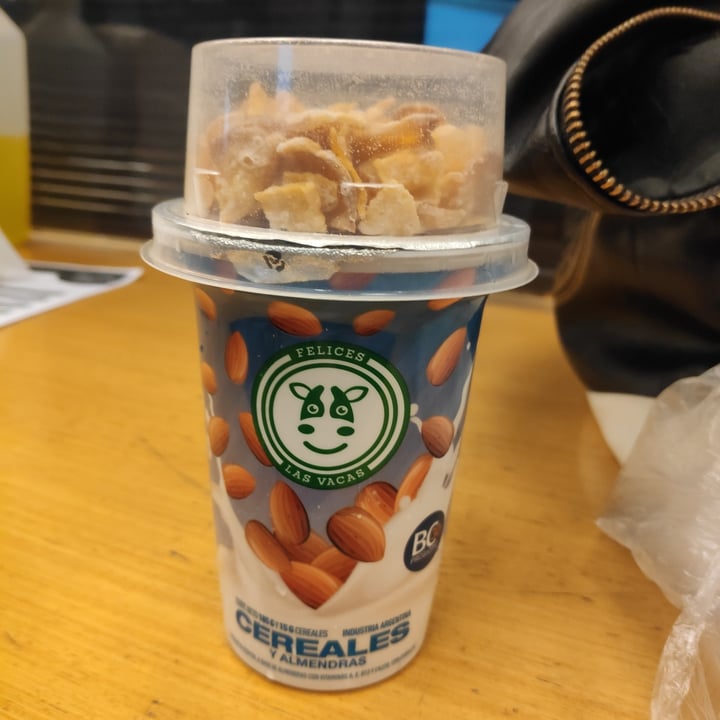 photo of Felices Las Vacas Yogurt de Almendras con Cereales shared by @ladyrubi on  18 Sep 2022 - review