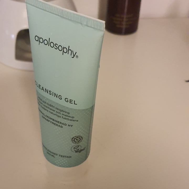 review photo of Apolosophy Cleansing Gel shared by @carmalosrio on 05 Dec 2020 - review