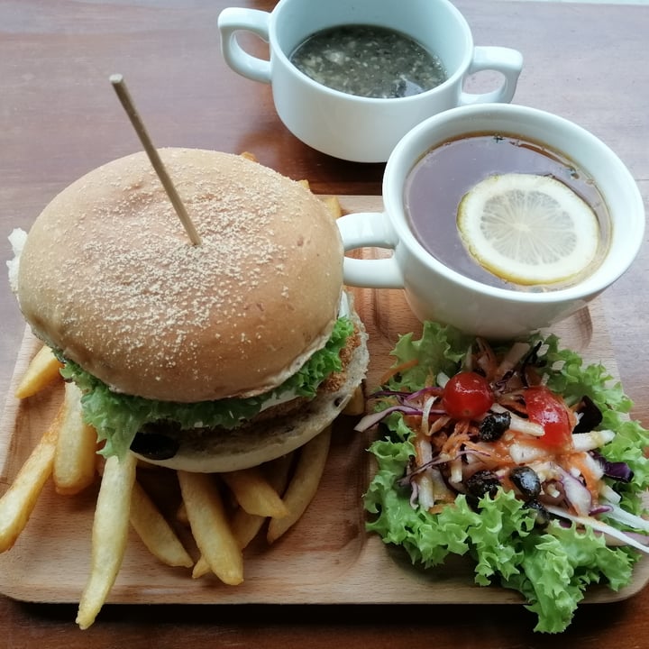 review photo of nomVnom Bistro Lion's Mane Truffle shared by @xrchua93 on 23 Nov 2020 - review