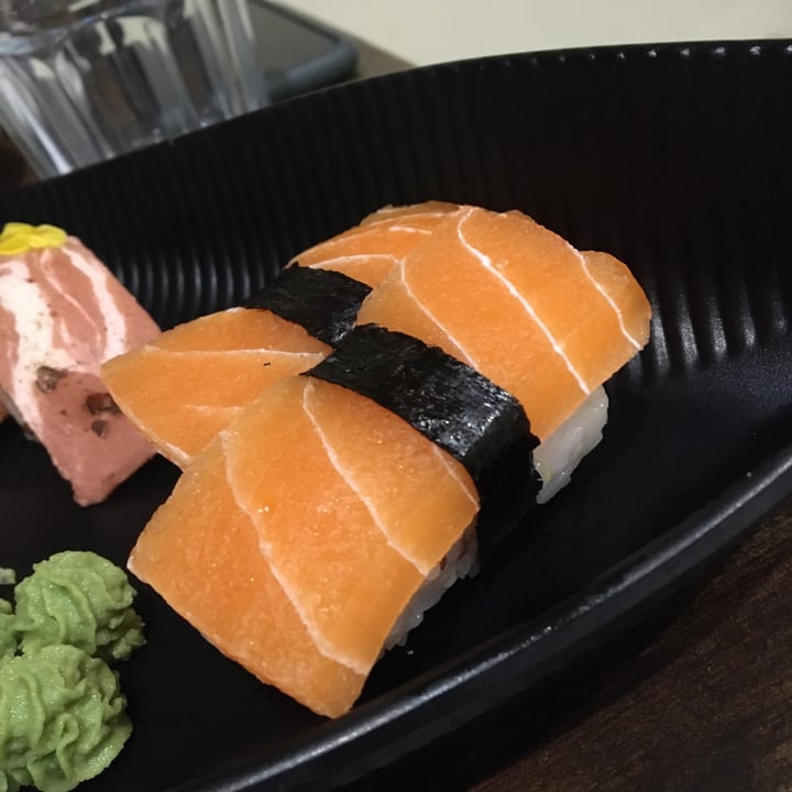 photo of OPLANTE Sushi Wok Végétalien Montreal (x Yuan) Nigiri “Saumon” shared by @yvana on  07 Mar 2022 - review