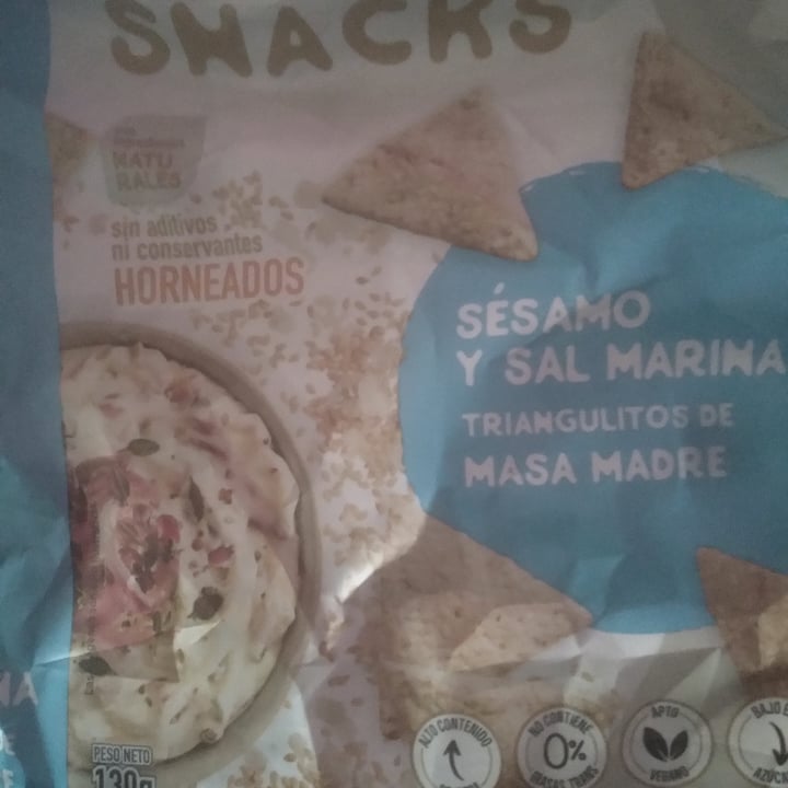 photo of Almadre Triangulitos de masa madre de sesamo y sal marina shared by @vegan1312 on  22 Oct 2022 - review