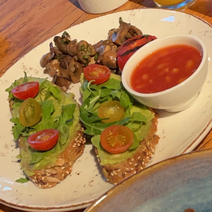 photo of The Delisserie @ FIVE Palm Jumeirah Hotel Avocado on Toast shared by @superswede on  30 Sep 2021 - review