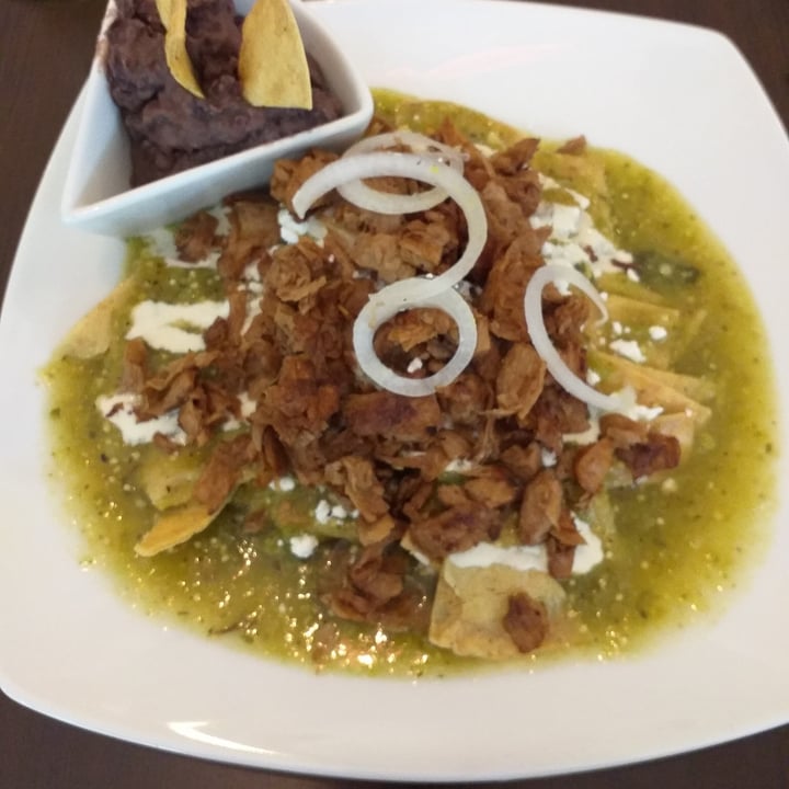photo of Veggicano Comida & Tienda Chilaquiles verdes con carne deshebrada shared by @omar0505 on  19 Sep 2020 - review