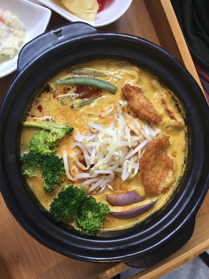 photo of Minf Houze Vegan Cafe Curry Ramen shared by @rebeccag on  27 Feb 2020 - review