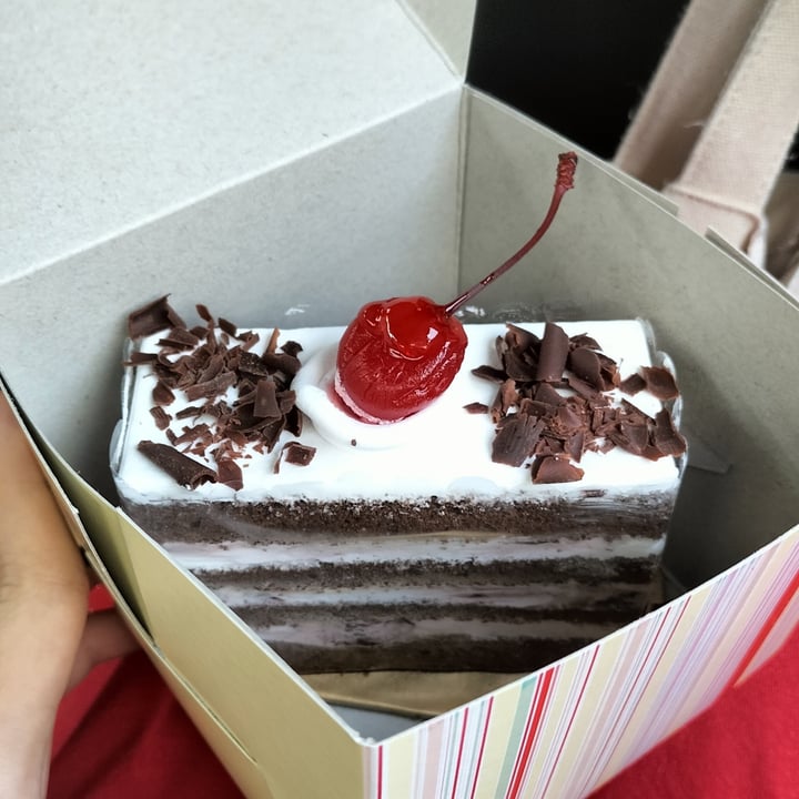 photo of M Bakery Black Forest Cake shared by @glitteryunicorn on  05 Apr 2022 - review