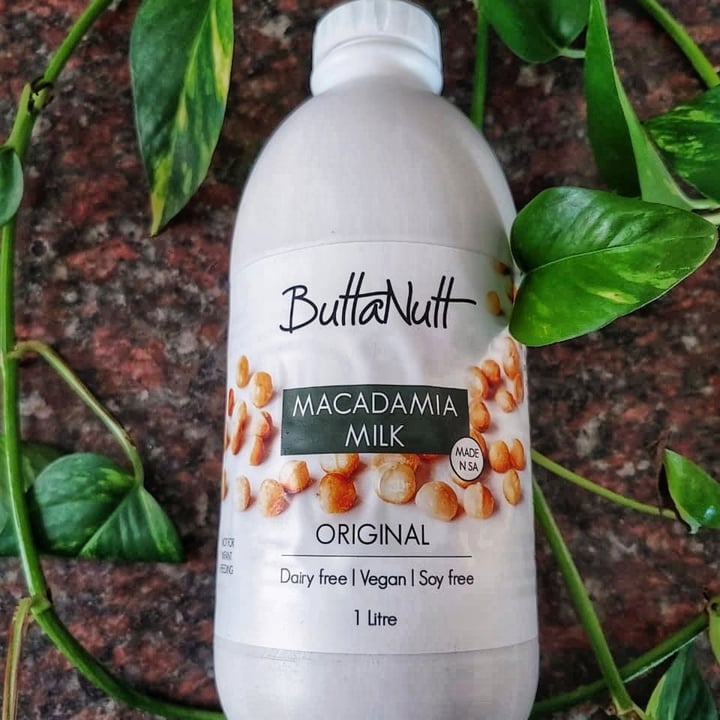 photo of ButtaNutt Macadamia Milk Original shared by @veganonthesavannah on  28 Mar 2021 - review