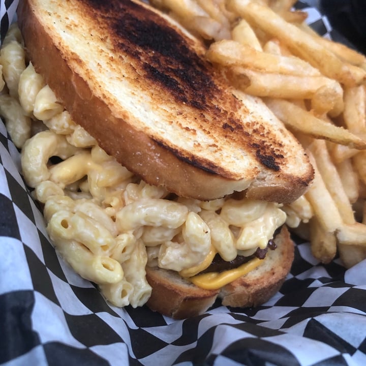 photo of Doomie's Home Cookin' Mac Melt shared by @gnargnarbinks402 on  11 Dec 2020 - review