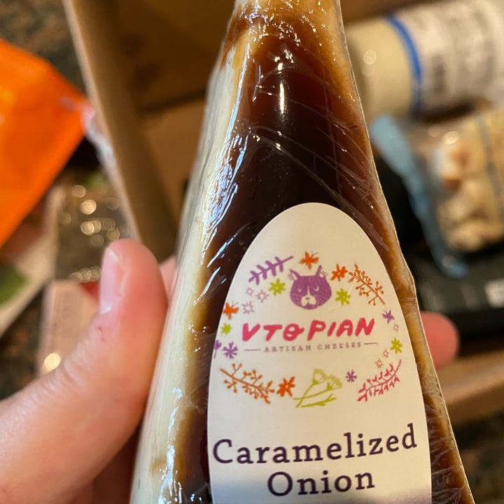 photo of Vtopian Artisan Cheeses Caramelized Onion Cultured Cashew Cheese shared by @gracelovesanimals on  16 Apr 2022 - review