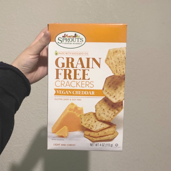 photo of Sprouts Farmers Market Grain Free Crackers Vegan Cheddar shared by @stephaniearagon on  01 May 2022 - review