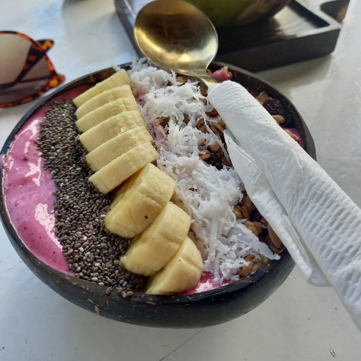 review photo of Roots Plant-based cafe Tropical Pitaya shared by @gregorygreen on 18 Sep 2022 - review