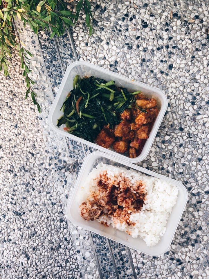 photo of Flavours @ UTown (Foodclique) Tofu & Tempeh Curry, Spinach and Cabbage with Brown Rice (Malay Stall) shared by @consciouscookieee on  18 Mar 2019 - review