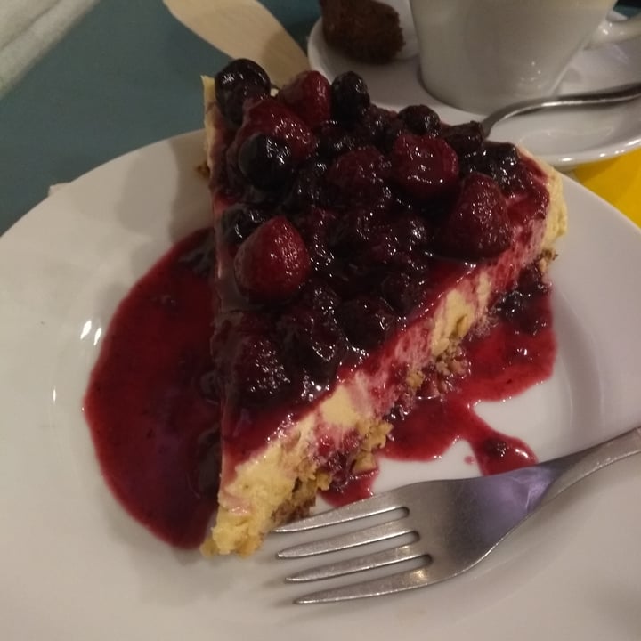 photo of Casa Munay Cheesecake Raw De Frutos Rojos shared by @lunaeva on  13 Apr 2021 - review
