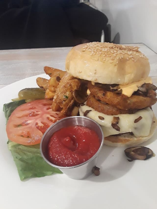 Photo of the dish “Seitan & Mushroom Burger”