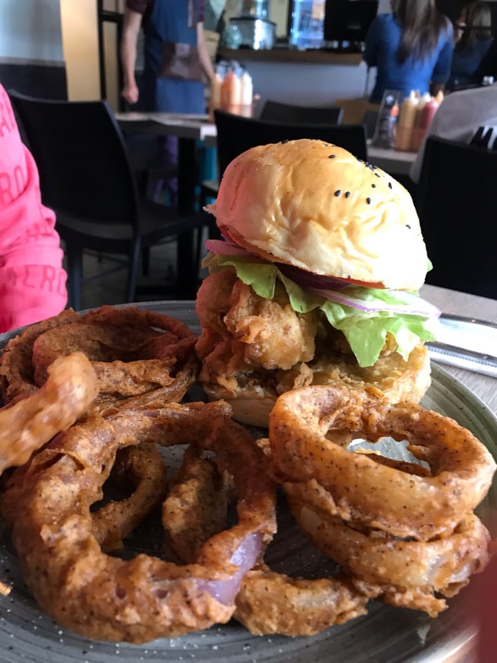 review photo of Hache De Hamburguesa Hamburguesa de Coliflor shared by @angelicarsolarte on 20 Aug 2019 - review