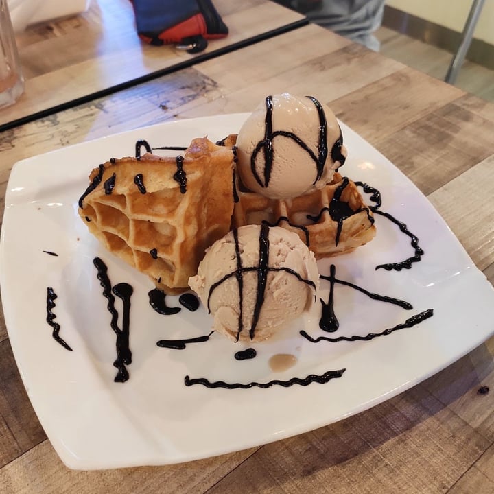 photo of WellSmoocht 2 waffles scoop (gula melaka and pure hazelnut) shared by @xueqi on  17 Feb 2020 - review