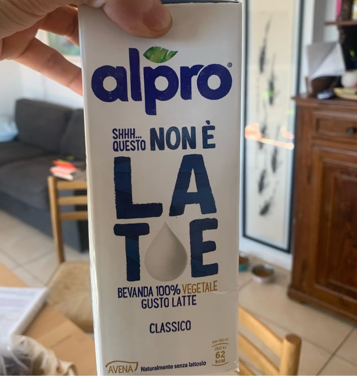 review photo of Alpro This is Not Milk Classic Questo Non è Late Classico shared by @chiarabra on 25 Jun 2022 - review