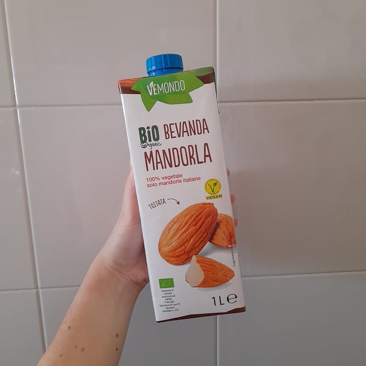 photo of Vemondo  Bevanda alla mandorla shared by @martinafort on  23 Jul 2022 - review