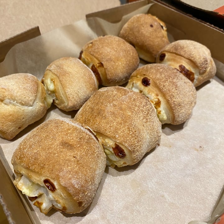 review photo of Papa John's Pizza Marmite And Cheeze Rolls shared by @frangreen on 09 Oct 2021 - review