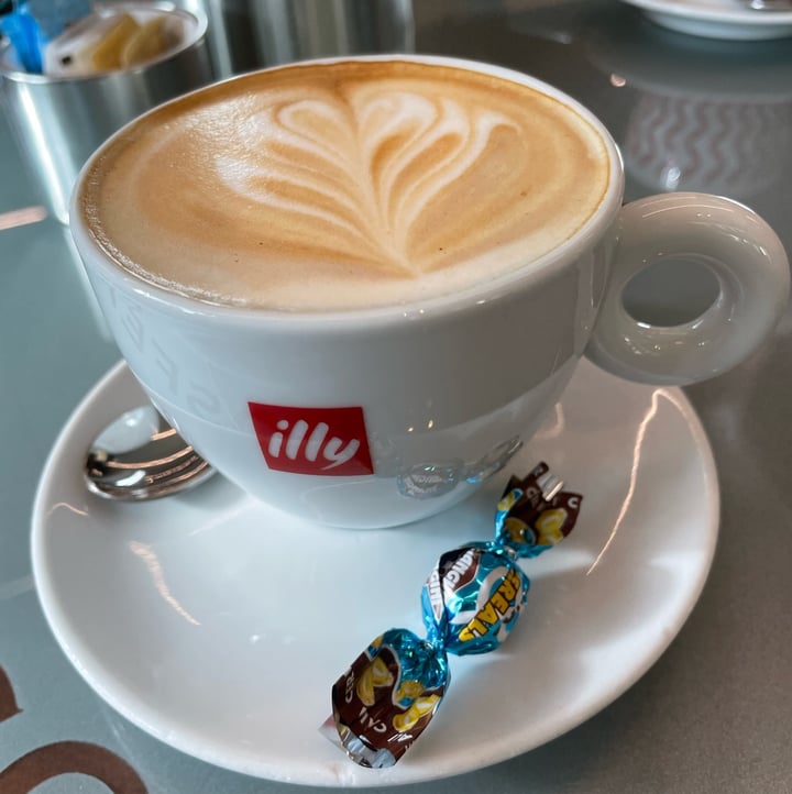 review photo of Atmosphere Cafe '- Wine Bar Azzano San Paolo cappuccino di soia shared by @dero666 on 04 Nov 2022 - review