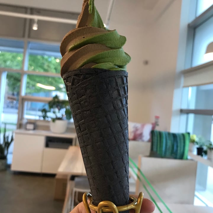 photo of LEVEL V BAKERY Matcha & Hojicha Twist Softie shared by @spearl on  21 May 2021 - review