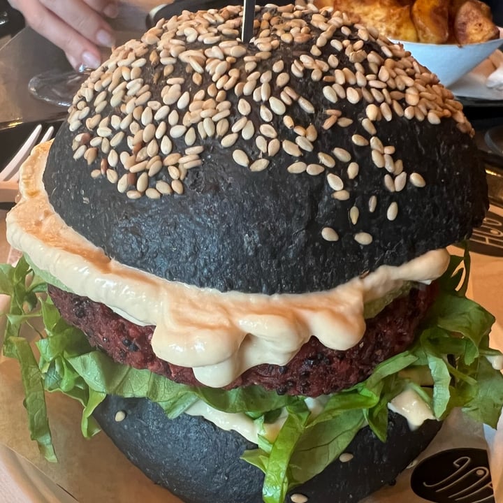 photo of HUG Burger "Batman" shared by @moccymoccy on  03 Oct 2022 - review