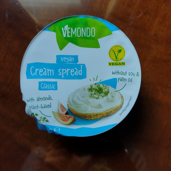 photo of Vemondo Queso crema shared by @marianvegan on  02 Jan 2022 - review