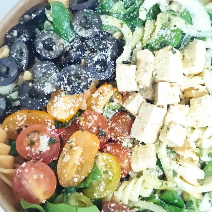 photo of Deliveggie Ourense Buda Bowl Mediterraneo shared by @iruchinha on  06 May 2022 - review