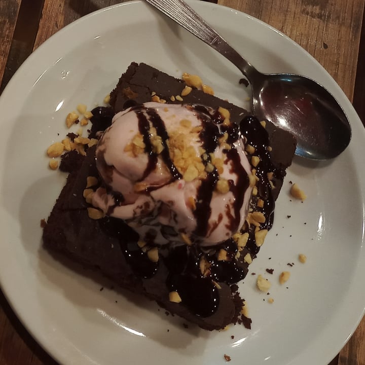 photo of Loving Hut Brownie Con Helado shared by @julisvegan on  23 Jan 2022 - review