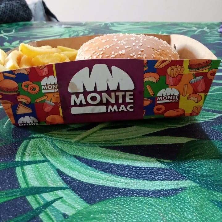 photo of Monte mac Hamburguesa de lentejas con papas fritas shared by @juanalamothecoulomme on  04 Oct 2021 - review