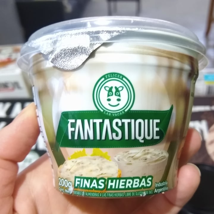 photo of Felices Las Vacas Queso Untable Fantastique Finas Hierbas shared by @nazabonomo on  31 May 2021 - review