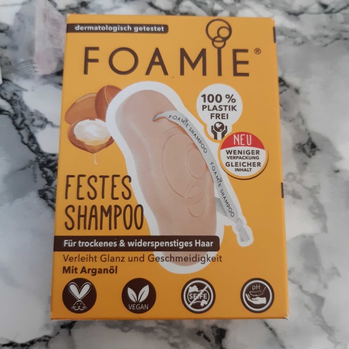 photo of Foamie  Shampoo Solido Capelli Secchi shared by @veganistar on  28 Oct 2021 - review