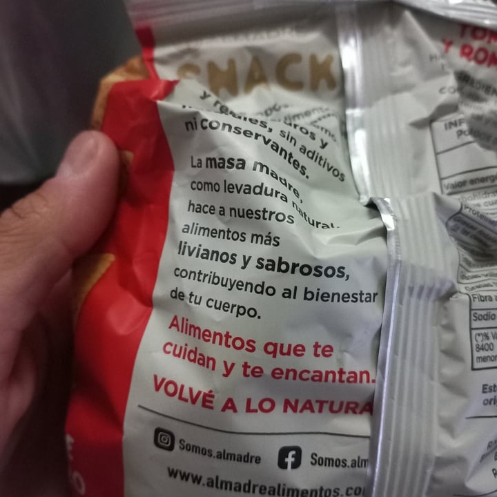 photo of Almadre Triangulitos De Masa Madre Sabor Tomate Y Romero shared by @solarrua on  01 Apr 2022 - review