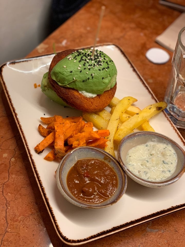photo of Naked and Sated Avocado Burger shared by @jesusmf23 on  08 Mar 2020 - review