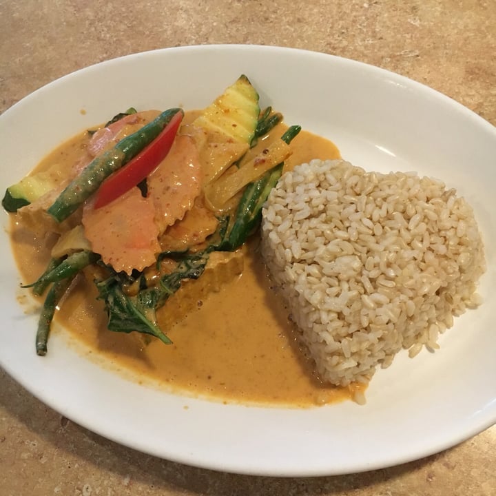 review photo of Typhoon Restaurant Red Curry with tofu shared by @vegoutwes on 09 Nov 2018 - review